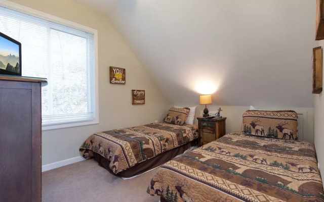 Kickback Kabin by Jackson Mountain Rentals