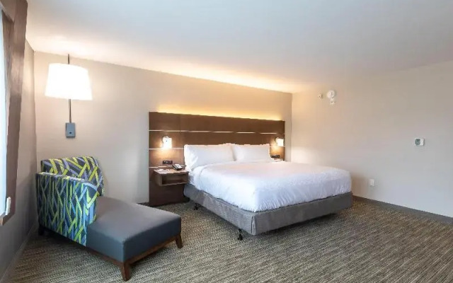 Holiday Inn Express & Suites Greenville - Taylors