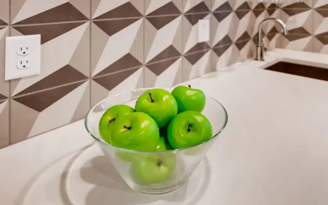 Old Town Swank - Brand New to Brewery District!