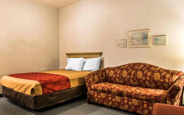 Econo Lodge Inn & Suites White Haven