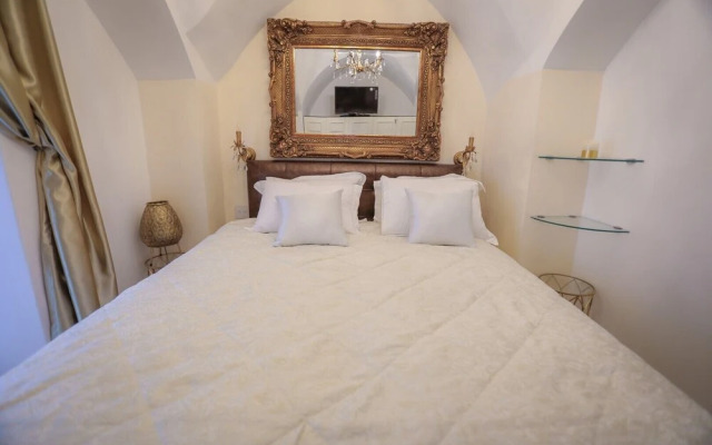 Western Wall Luxury House