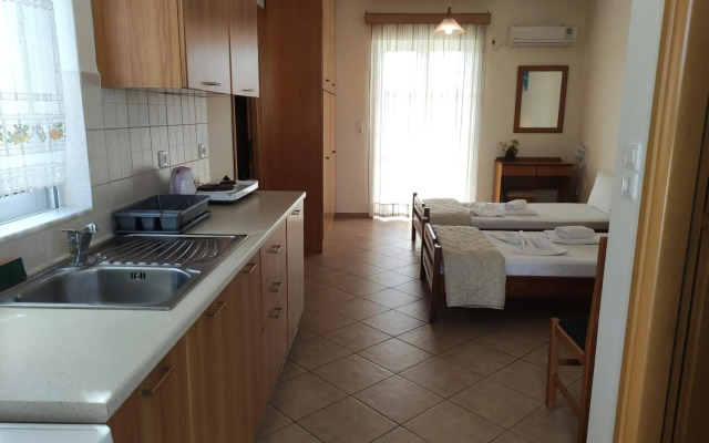 Nikos 2 Studios & Apartments