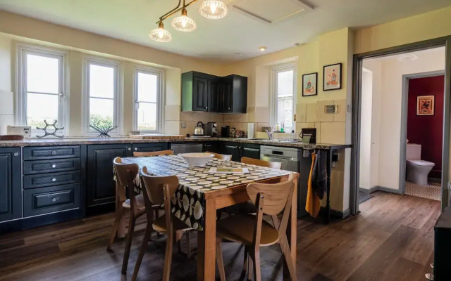 Gorgeous Rural 4BD Farm With Hot Tub