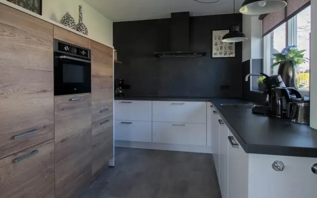 Thatched Villa by Ijsselmeer