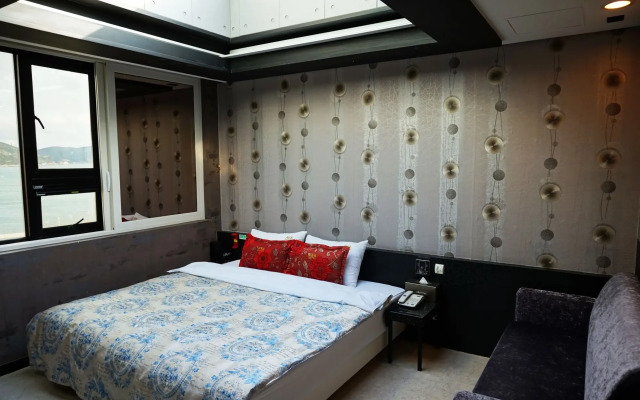 Ava Hotel