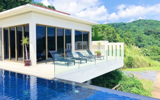 "panoramic Seaview 650sqm 4br Pool Villa 2 min Drive to Naithon Beach"