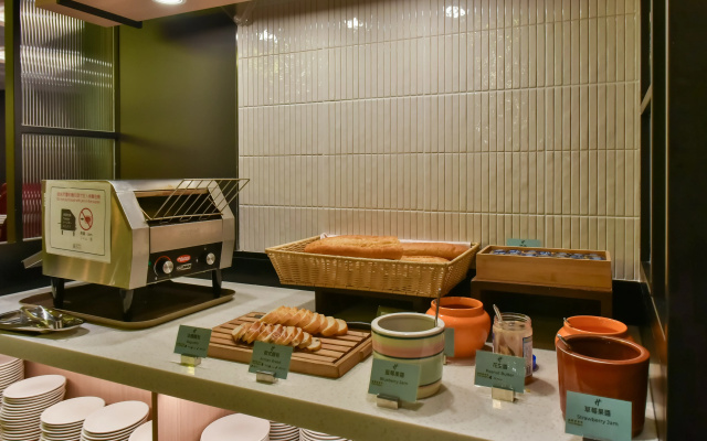 Holiday Inn TAOYUAN AIRPORT by IHG