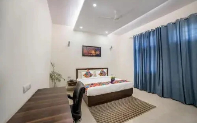 FabHotel Gurgaon 6