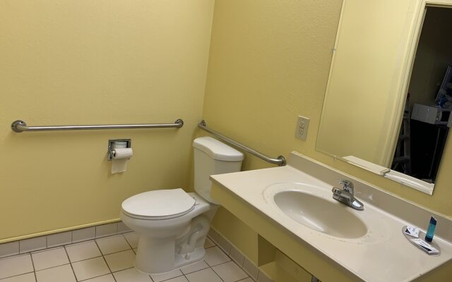 Relax Inn & Suites