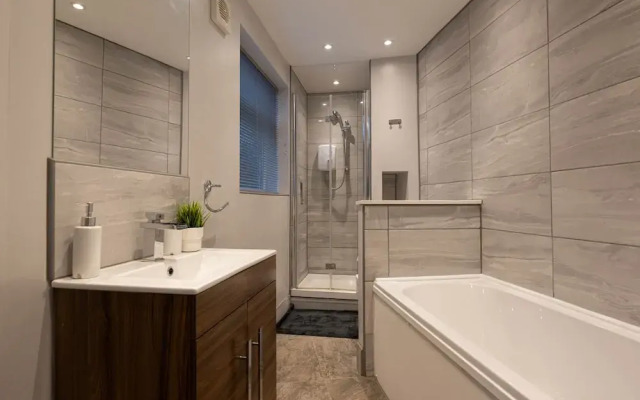 Bespoke 2-bed House in Stoke-on-trent