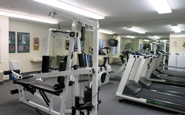 Sonesta Simply Suites Cleveland North Olmsted Airport