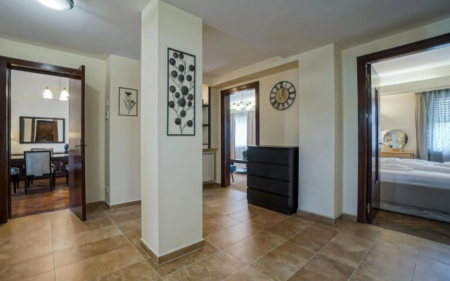 Lovely - 3 Bdr. Serviced Apartment In Old Town