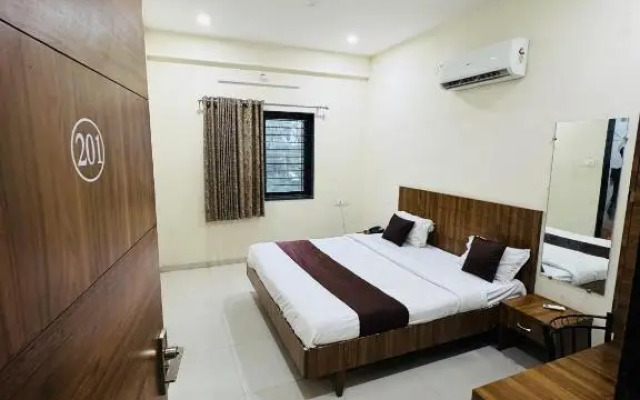 FabHotel 44 The M'Bience