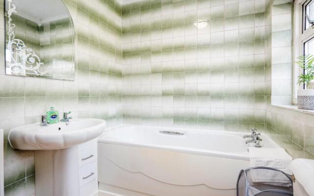 MPL Apartments - Woodside House by Harry Potter Studios