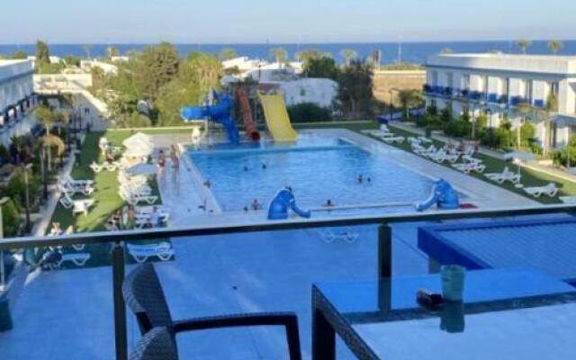 Sleek Flat With Shared Pool and Sea View in Iskele
