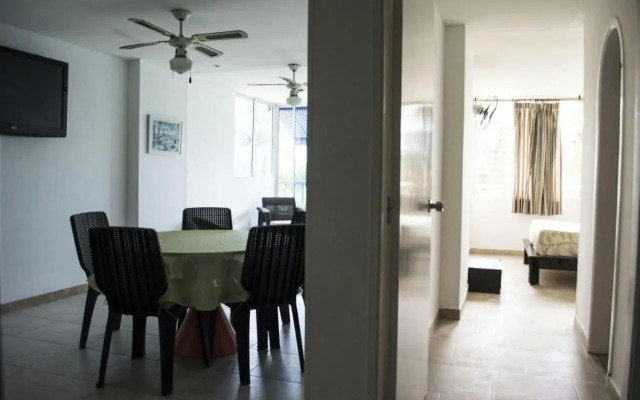 Apartamento con playa privada y piscina