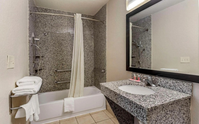 Econo Lodge Near Lackland Air Force Base-SeaWorld