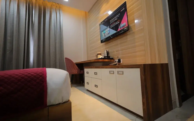 Hotel Taj Crown Plaza