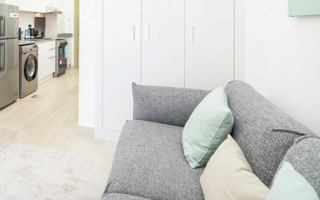 Perfect Studio That Sleeps 2 in JVC