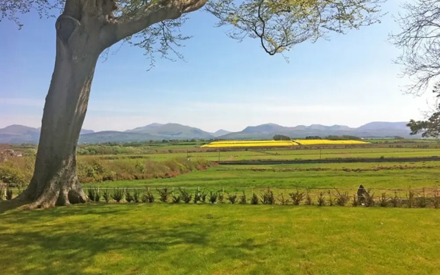 Clynnog House