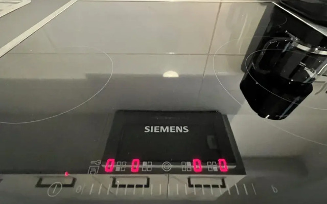 Vibrant Omonia Oasis, Modern Apartment in the Heart of Athens