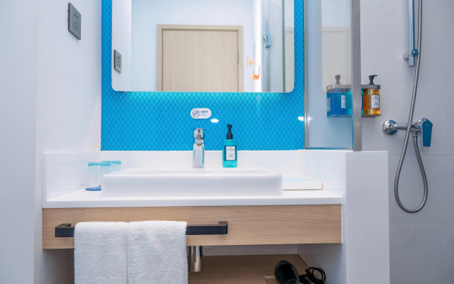 Holiday Inn Express Shanghai Pudong Airport