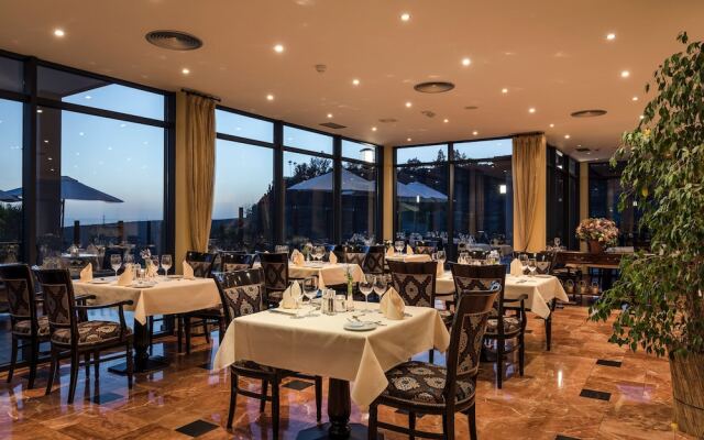 Casa León Royal Retreat