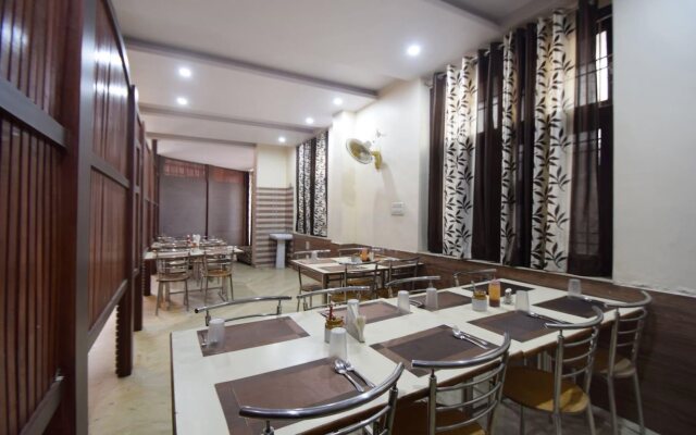 OYO 23499 Hotel Sky Inn