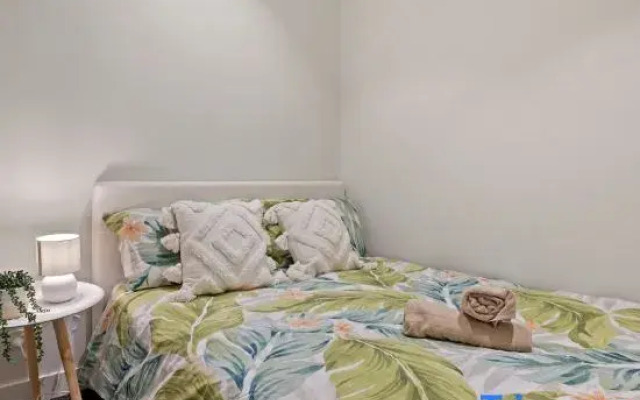 EQ Tower Ultra-Modern 2BR- CBD Base Mel Central