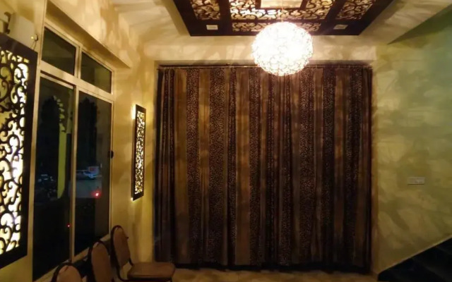 Hotel Parvati Palace