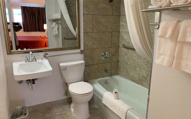 Studio 6 Lincoln, NE - Airport