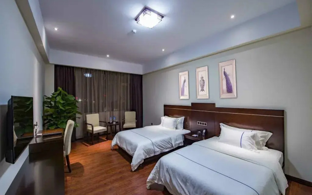 Yingjiang River Bian Chui Hotel