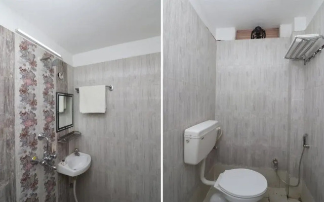 OYO 18682 Hotel Roshan