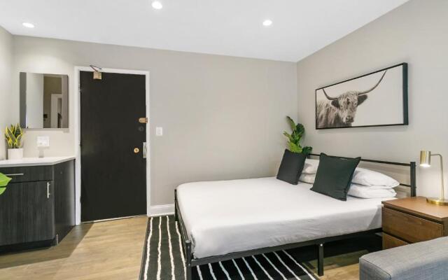 Fun Location Studio Apt near Boystown Best Price! OD8