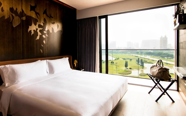 YOHO Hollywood Roosevelt Hotel