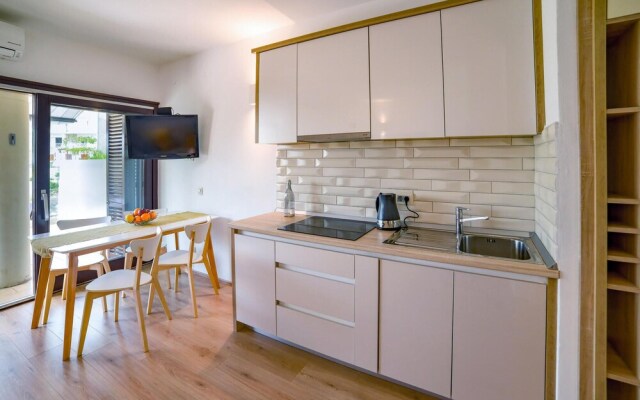 Awesome Apartment in Primosten With Wifi and 2 Bedrooms