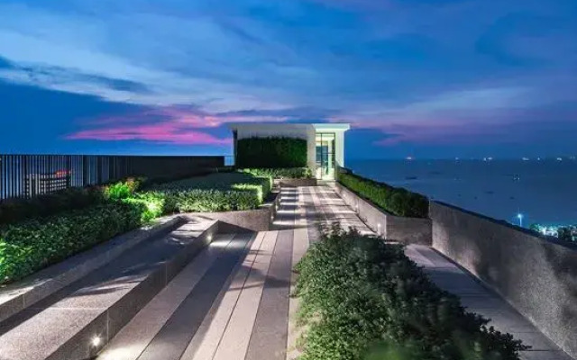 Pattaya the Base Four-Bedroom Top Floor Infinity Pool