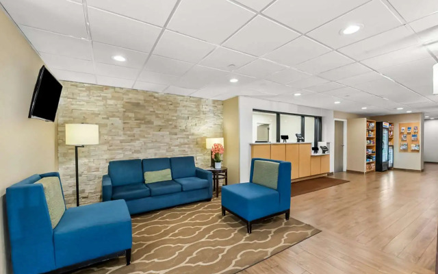 Comfort Inn & Suites Durham near Duke University