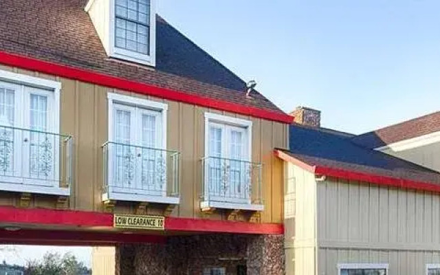 Red Lion Inn & Suites Auburn