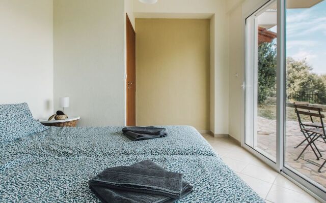 Chloe Apartments by QR booking