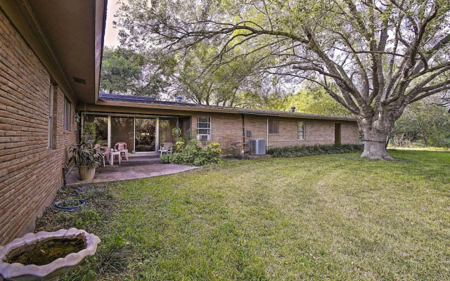 Mid-century Hideaway: Spacious Brownsville Home!