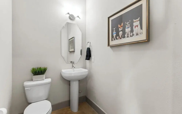 Chic & Homey 3BR Close to Downtown