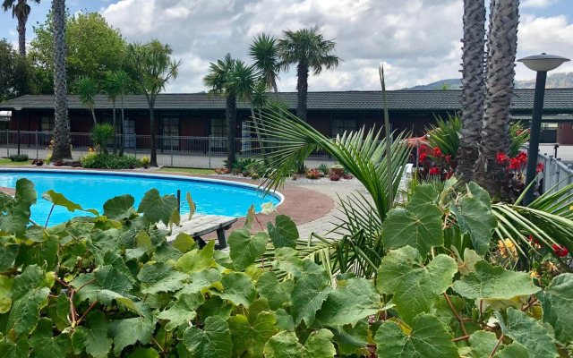 Teal Motor Lodge