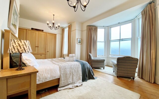 Spectacular Coastal Townhouse in Fowey for 8