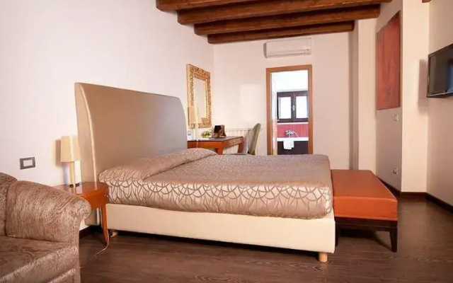 Excel Passetto Suites