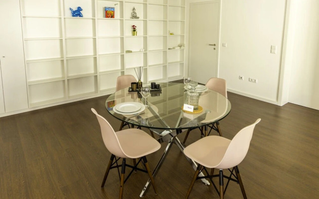 Guest H4U Bonjardim Pop Art City Center