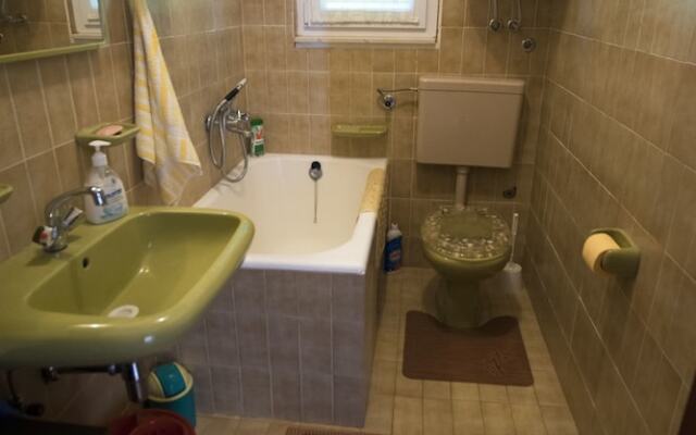 Apartment Nekic-on Quiet Location With Nice Garden