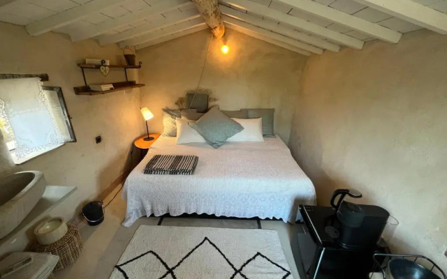 Camillette 2. Cabanon charmant face au Luberon.