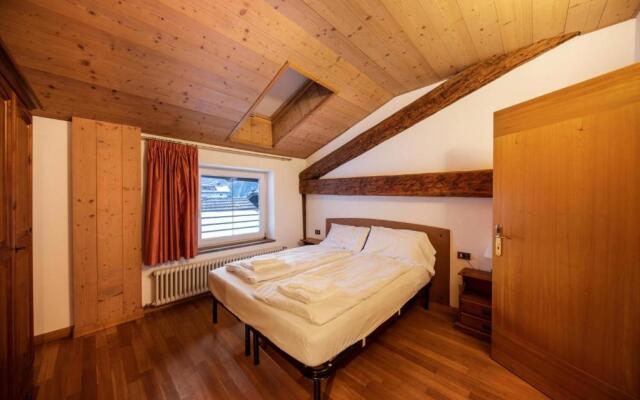 Mandarda stile rustico 6/8 letti