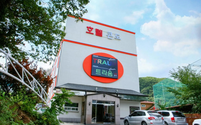 Traum Hotel & Condo